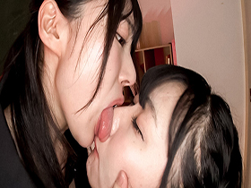 淫靡な濃厚唾液吐きかけ顔面舐めレズ　サンプル画像11